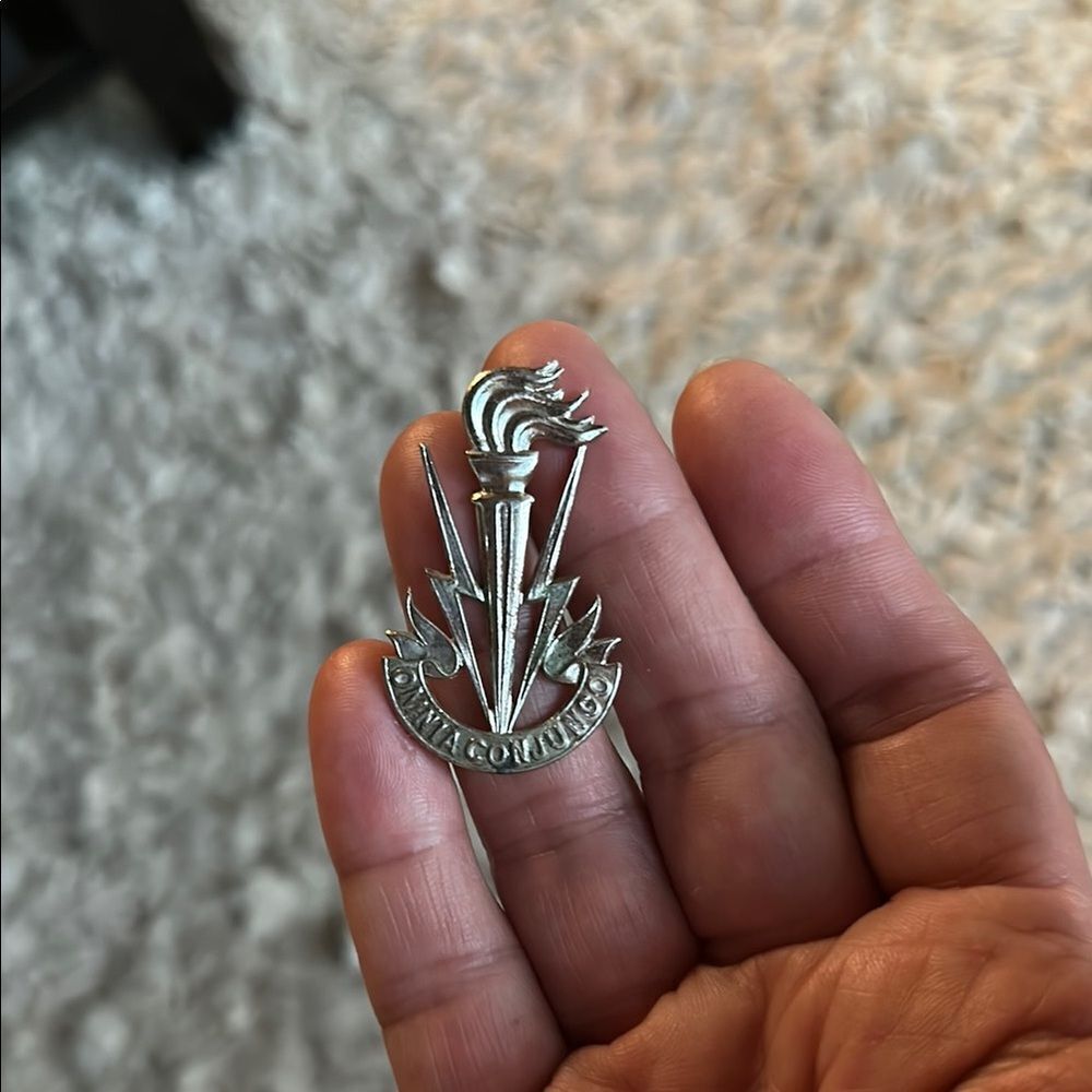 Vintage Belgian army insignia cap badge